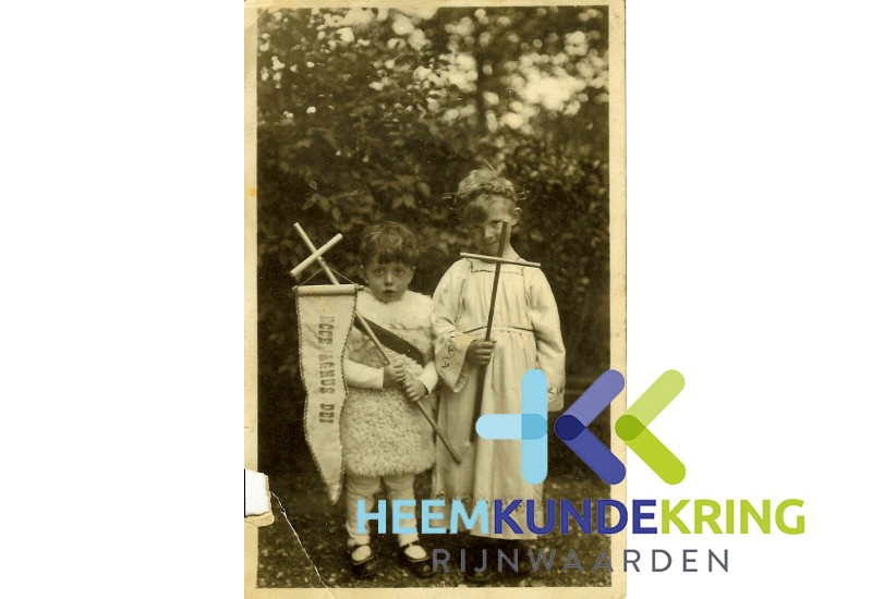 Kindsheid processie Lobith kleine jongentje is Gerard Hendriks ( Bontje)